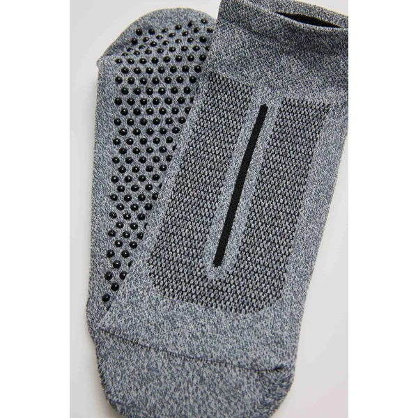 Chaussettes grises de yoga et de pilates
