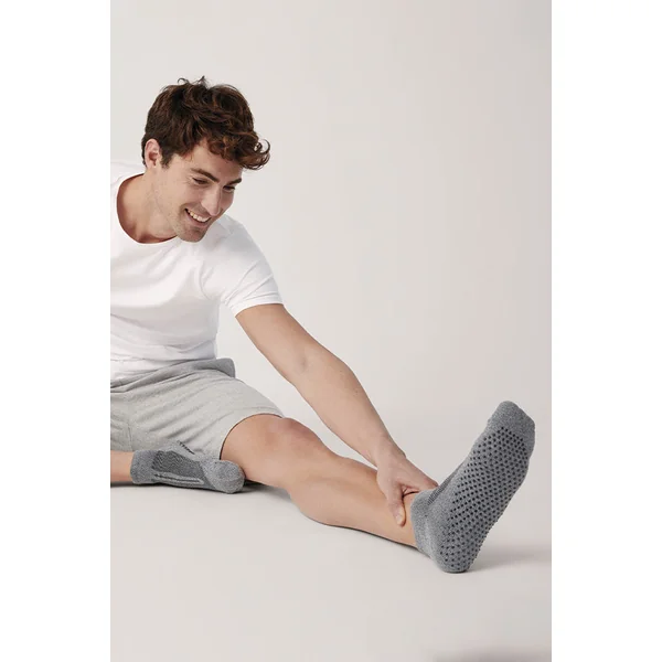 Chaussettes grises de yoga et de pilates