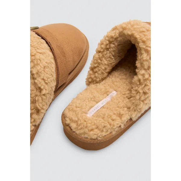 Chaussons avec boucle et peau de mouton