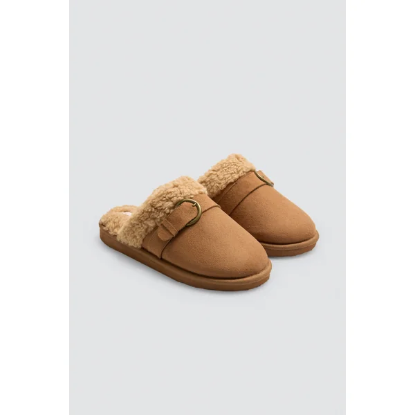 Chaussons avec boucle et peau de mouton