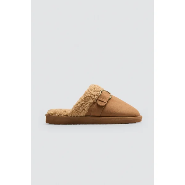 Chaussons avec boucle et peau de mouton