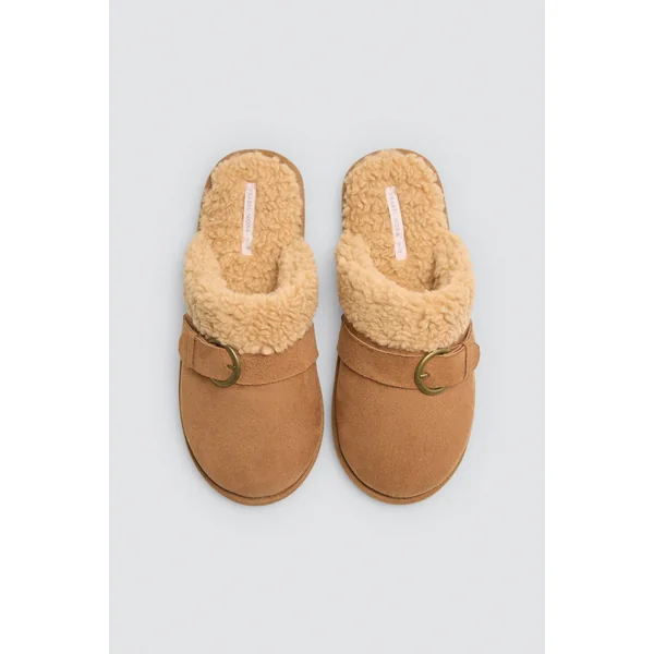 Chaussons avec boucle et peau de mouton