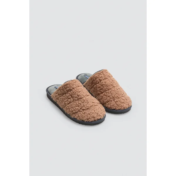 Chaussons de maison avec extérieur en peau de mouton