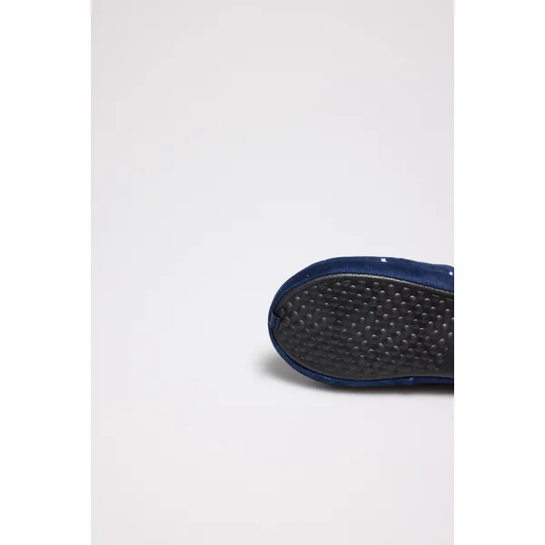 Chaussons maison fermée au design espace marin
