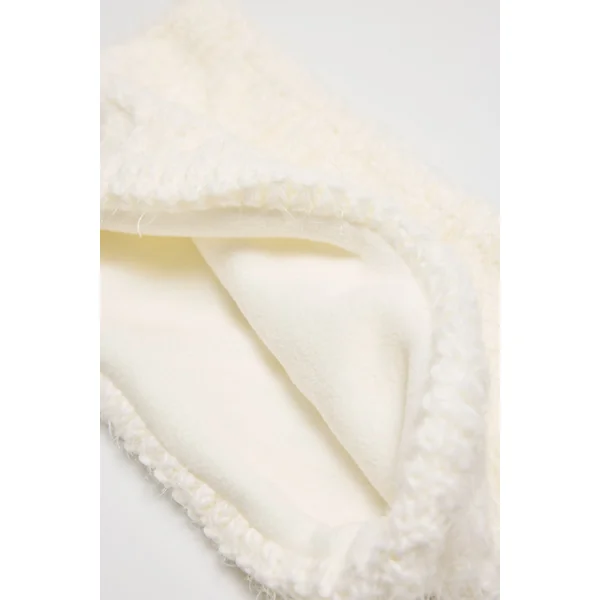 Col en tricot avec intérieur en peluche blanche