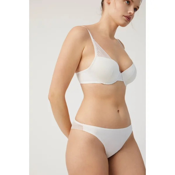 Culotte brésilienne invisible avec dentelle ivoire