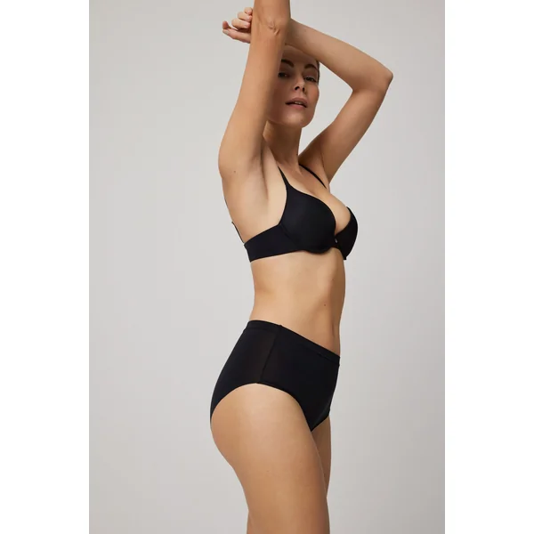 Culotte haute adaptative aux finitions noires invisibles