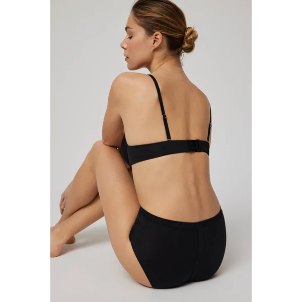 Culotte haute adaptative aux finitions noires invisibles