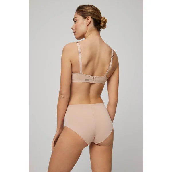 Culotte haute adaptée aux finitions nude invisibles