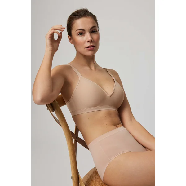 Culotte haute adaptée aux finitions nude invisibles