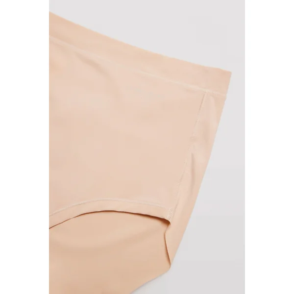 Culotte haute adaptée aux finitions nude invisibles