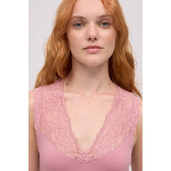 Débardeur thermique à bretelles col V et détails en dentelle rose