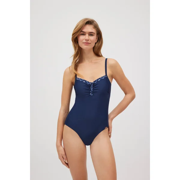 Détail de maillot de bain galbant bleu marine