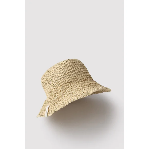Ensemble maillot de bain marron à décolleté plongeant et chapeau en raphia