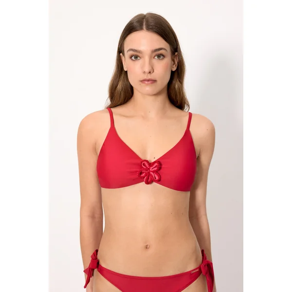 Haut de bikini triangle rouge orné de fleurs au crochet, bonnet B