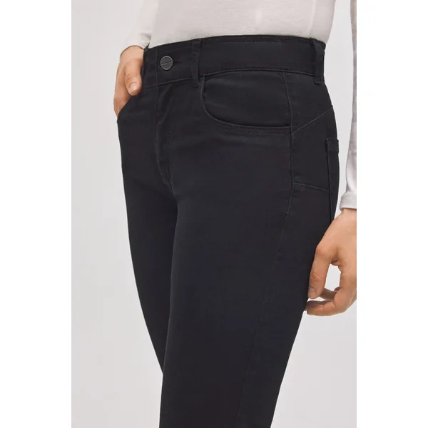 Jean slim noir effet push-up