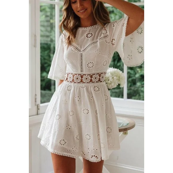 Mini Robe Blanche En Dentelle Transparente