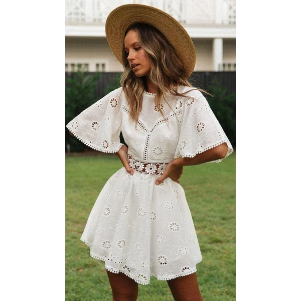 Mini Robe Blanche En Dentelle Transparente