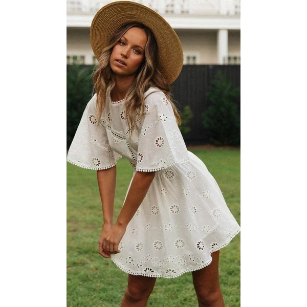 Mini Robe Blanche En Dentelle Transparente