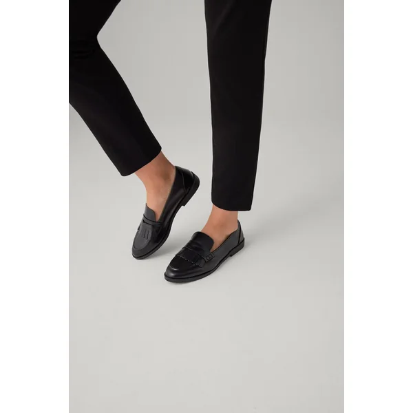 Pantalon droit avec détail bouton noir