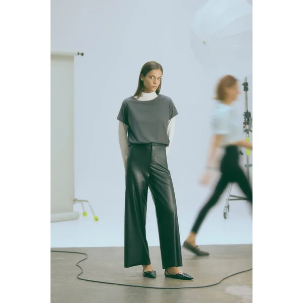 Pantalon large effet cuir noir