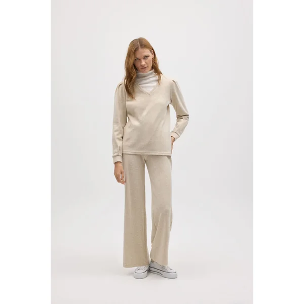 Pull beige extra confortable avec détails sur les épaules