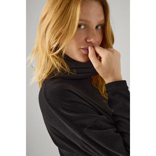 Pull col roulé uni noir