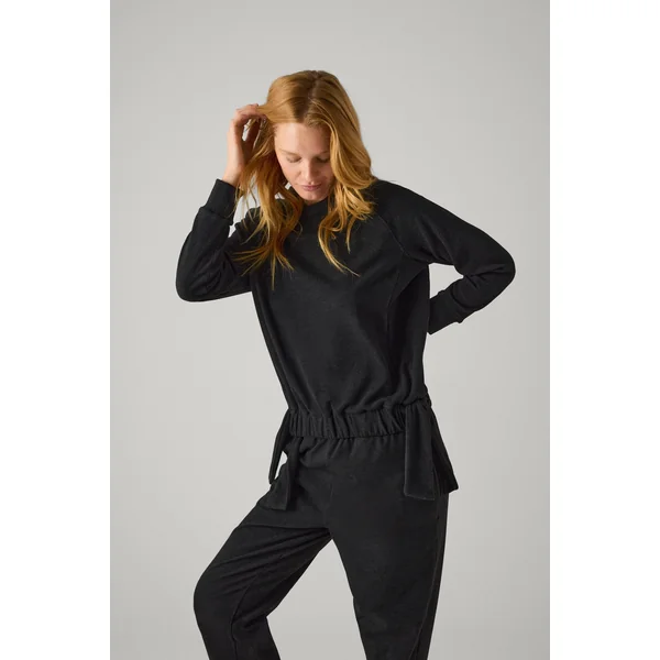 Pull thermique noir avec détail nœud latéral