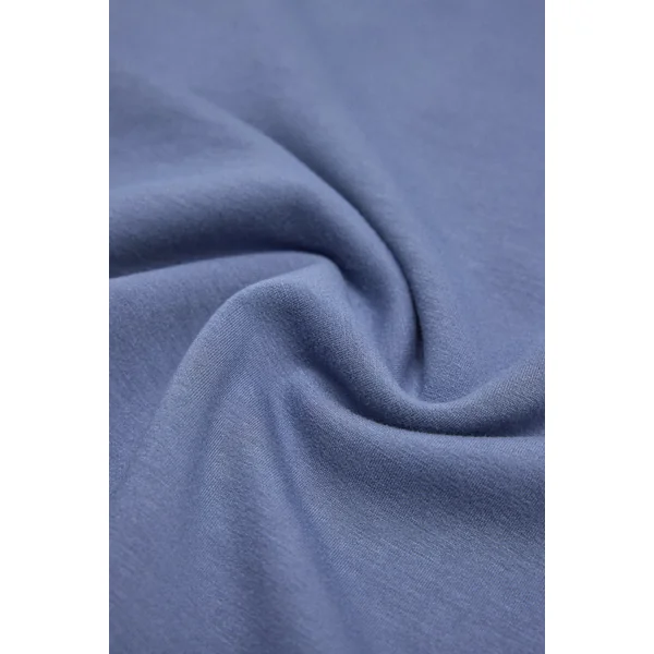 Pull uni avec revers sur les manches bleues