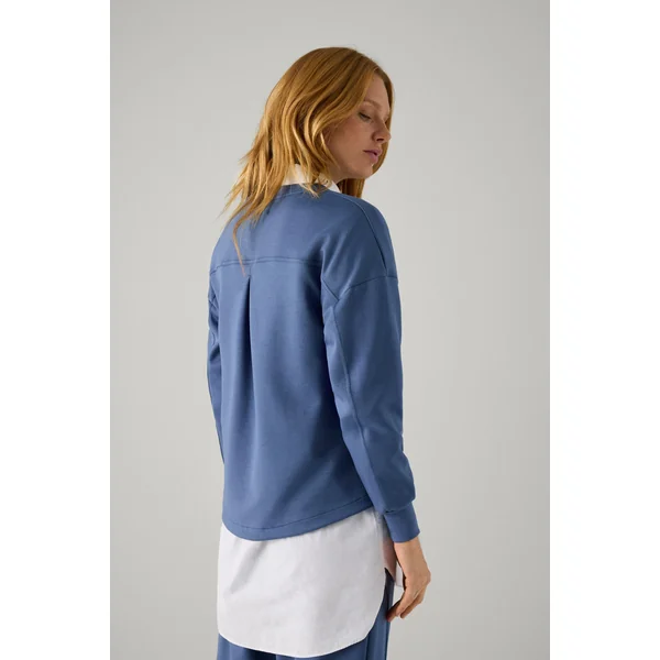 Pull uni avec revers sur les manches bleues