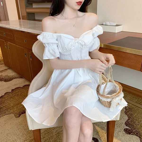 Robe blanche courte bohémienne manches bouffantes