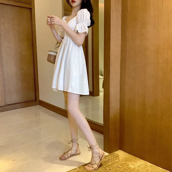 Robe blanche courte bohémienne manches bouffantes
