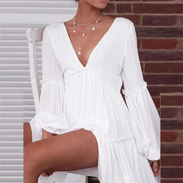 Robe blanche courte décolleté sexy