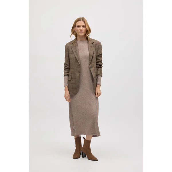 Robe longue en maille côtelée marron