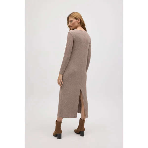 Robe longue en maille côtelée marron