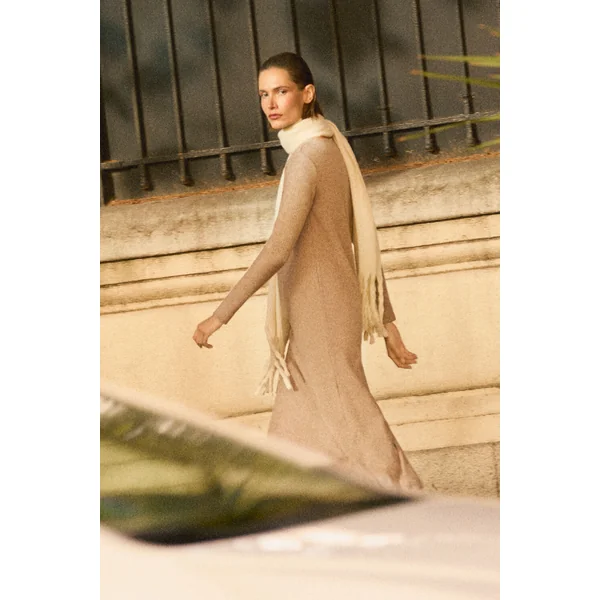 Robe longue en maille côtelée marron