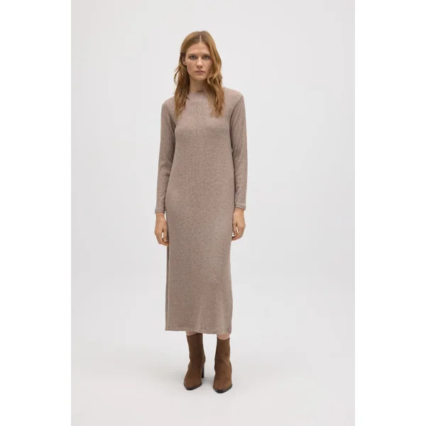 Robe longue en maille côtelée marron