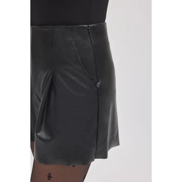Short effet cuir noir
