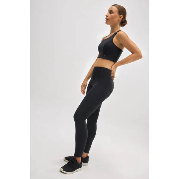 Soutien-gorge de sport noir à dos nageur