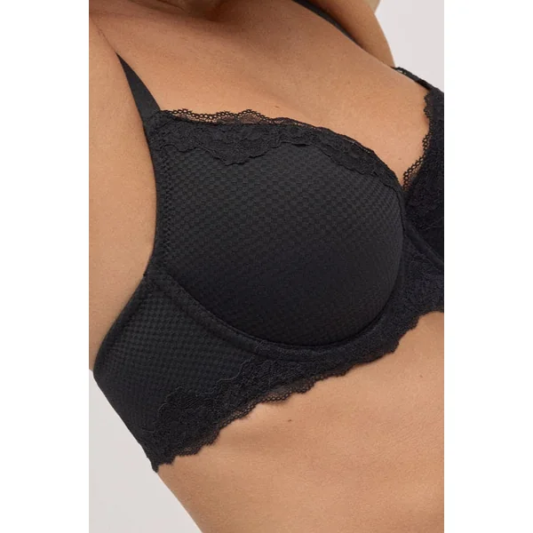 Soutien-gorge rembourré à armatures avec dentelle noire, bonnets B et C