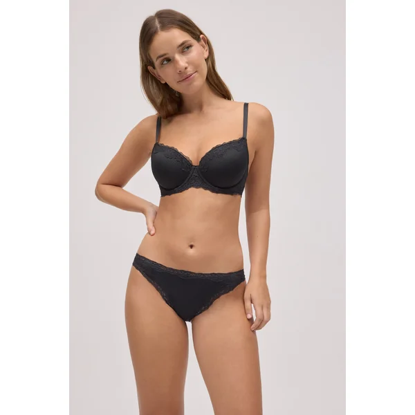 Soutien-gorge rembourré à armatures avec dentelle noire, bonnets B et C