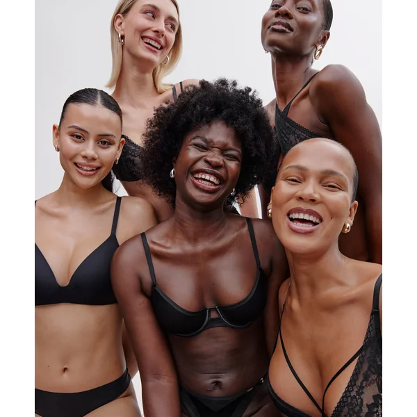 Soutien-gorge à armatures préformé push-up Essential - Noir