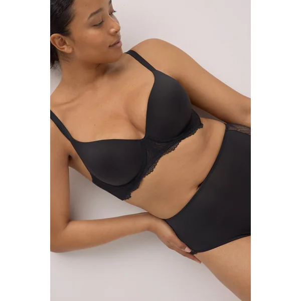 Soutien-gorge à armatures rembourré en dentelle noire bonnets B et C