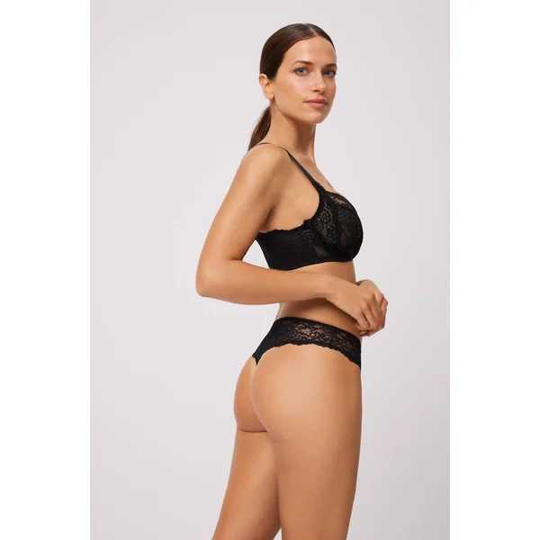 String en dentelle noire