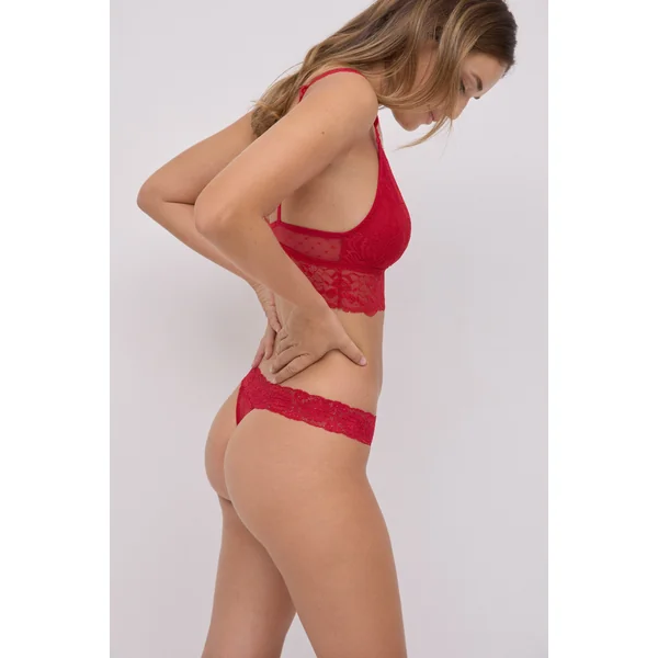 String en dentelle rouge