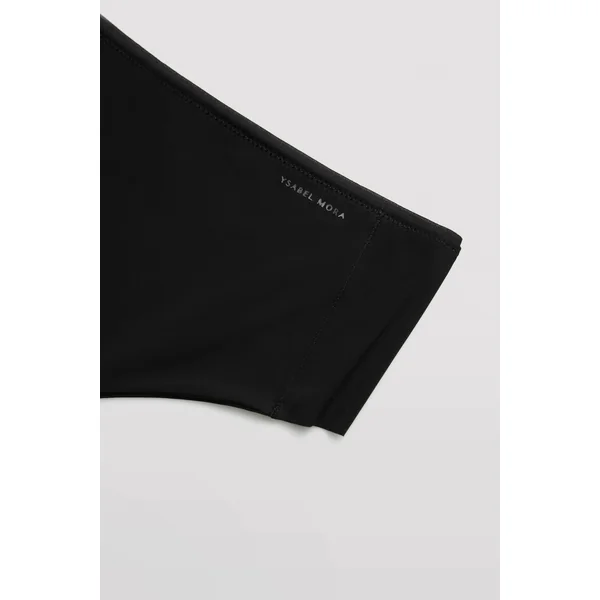 String haut contrôle aux finitions noires invisibles