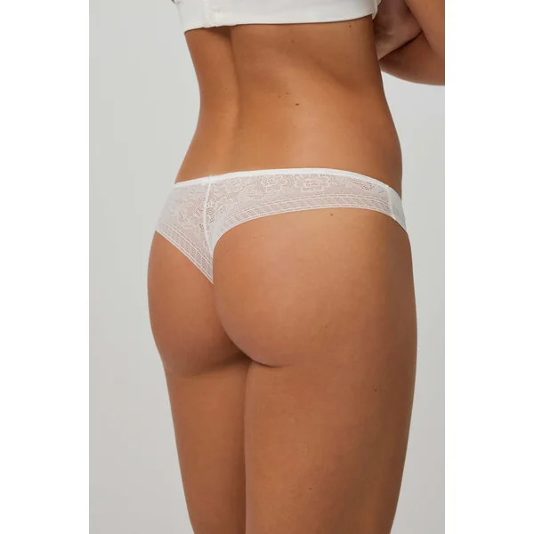 String invisible avec dentelle ivoire