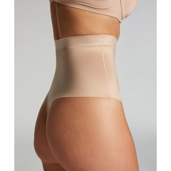 String taille haute avec gaine sculptante en dentelle scuba - Beige