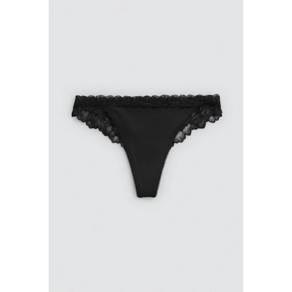 String élastique avec dentelle noire