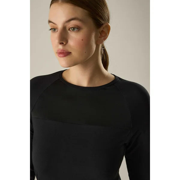 T-shirt de sport avec détails en tulle noir